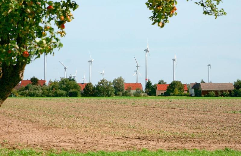 Wiatraki 500 metrów od domów. Projekt nowej ustawy jeszcze w czerwcu