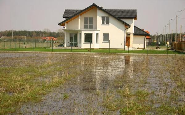 Jak poznać, czy działka jest narażona na zalanie?
