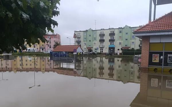 Ubezpieczyciele uprościli procedury. Wypłata odszkodowania za powódź w jeden dzień
