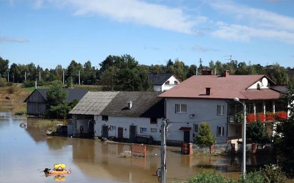 „Czy wielka woda znów przyjdzie?”. Eksperci tłumaczą, jak rozmawiać z dziećmi o powodzi