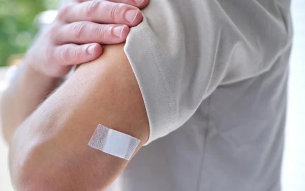 Ważne na terenach objętych powodzią. Nie lekceważ nawet najmniejszych zadrapań!