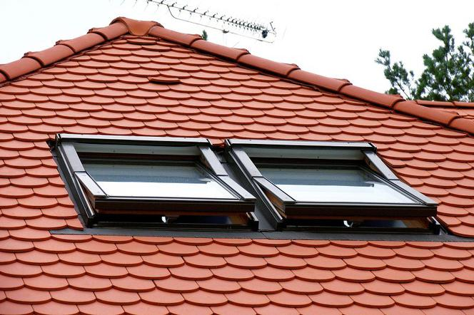Kołnierz uszczelniający do okna dachowego. Jaki rodzaj do jakiego pokrycia, błędy montażowe