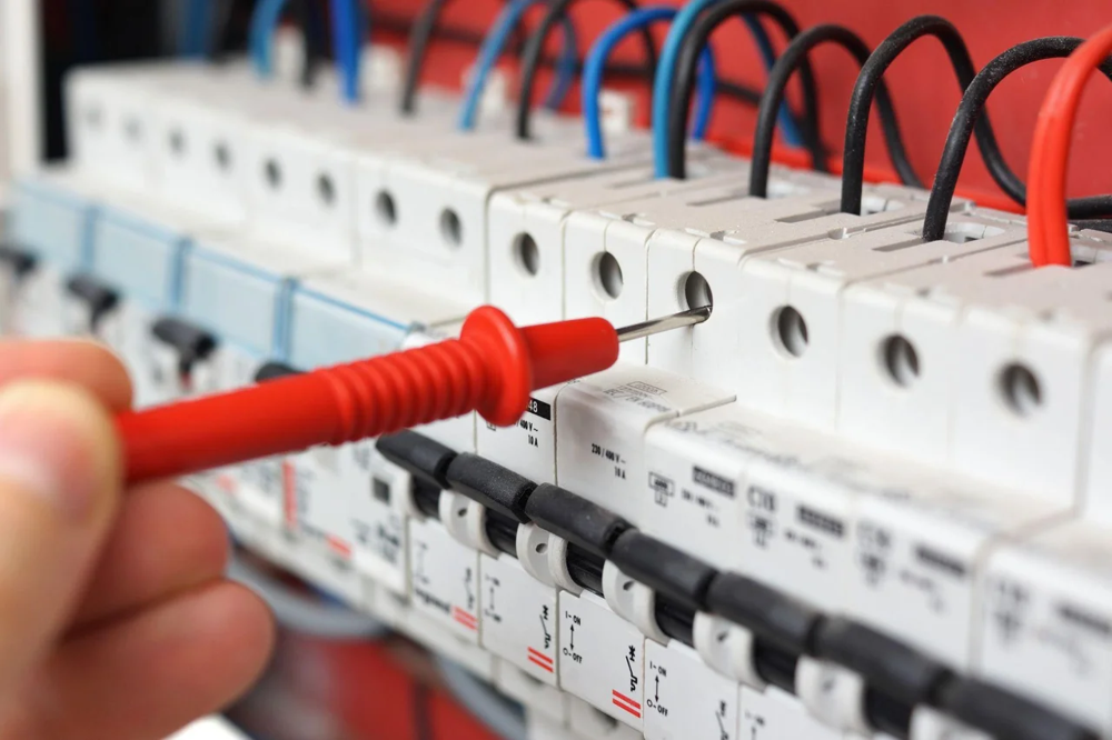 Zabezpieczenia instalacji elektrycznej. Jak dobrać odpowiednie zabezpieczenia nadprądowe i różnicowoprądowe w instalacjach elektrycznych?