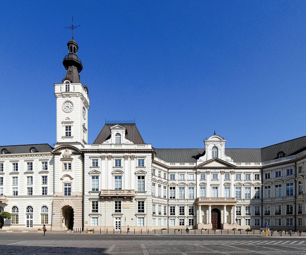 Pałac Jabłonowskich - atrapa czy zręczna rekonstrukcja? Odbudowa w sercu Warszawy. To była potężna inwestycja w latach 90.