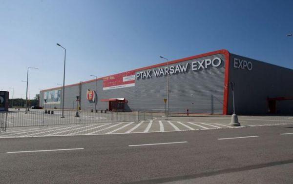PTAK Warsaw Expo szyje maseczki dla wszystkich Polaków