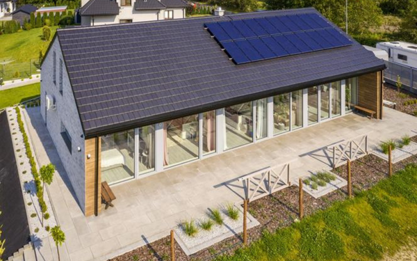 W jakie sprzęty i instalacje zainwestować budując dom, żeby nie bać się rosnących kosztów energii?