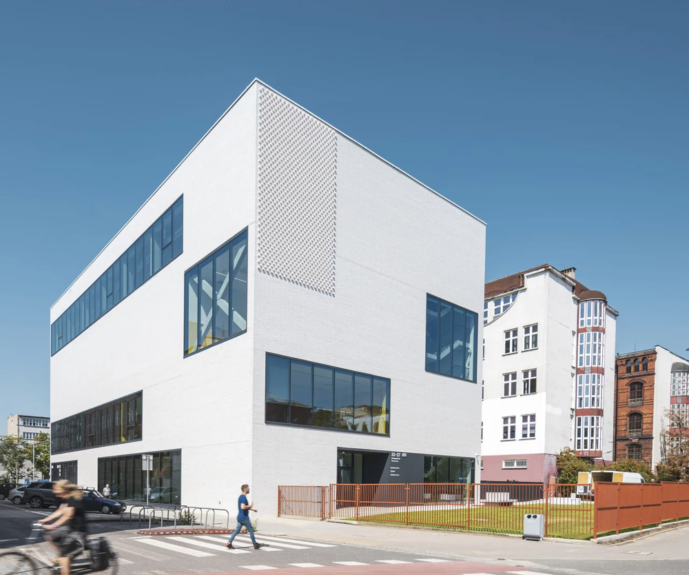 Hybrydowy zespół sal gimnastycznych