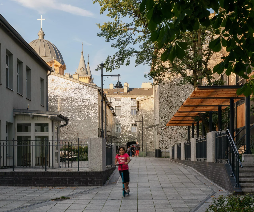 Ulica Wschodnia, Pasaż Róży i Pasaż Hilarego Majewskiego