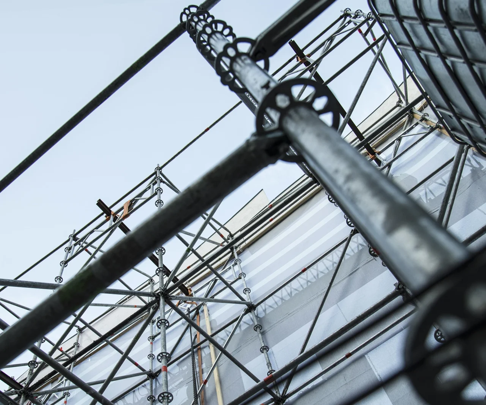 Rusztowania budowlane – rodzaje, klasyfikacja i zasady doboru systemu