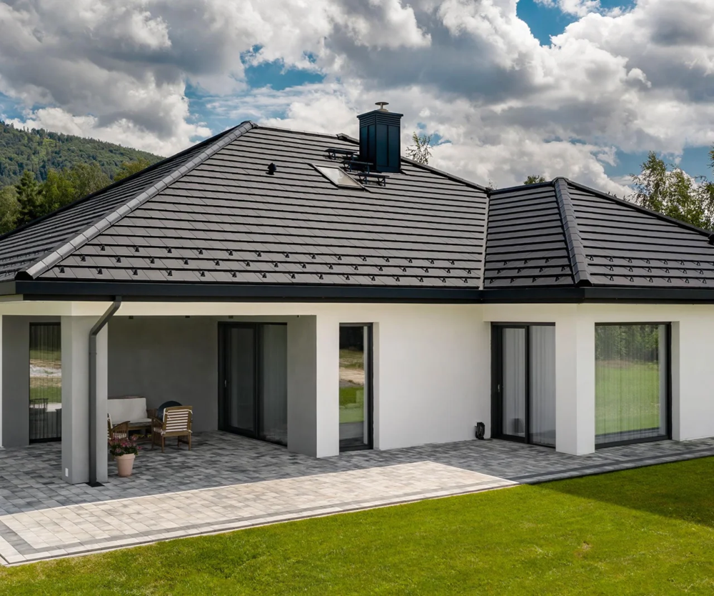 Dachy skośne to wyzwanie? Podpowiadamy, jakie dachówki wybrać
