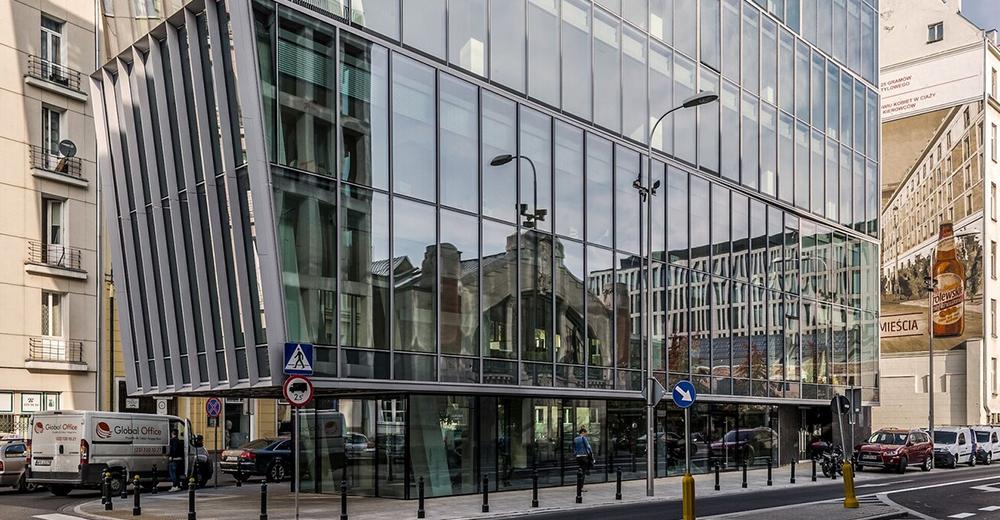 The Nest; projekt:Grupa 5 Sp. z o.o.; systemy Reynaers Aluminium: drzwi przesuwne CP 155 (-LS), CW 50-HI zdjęcie